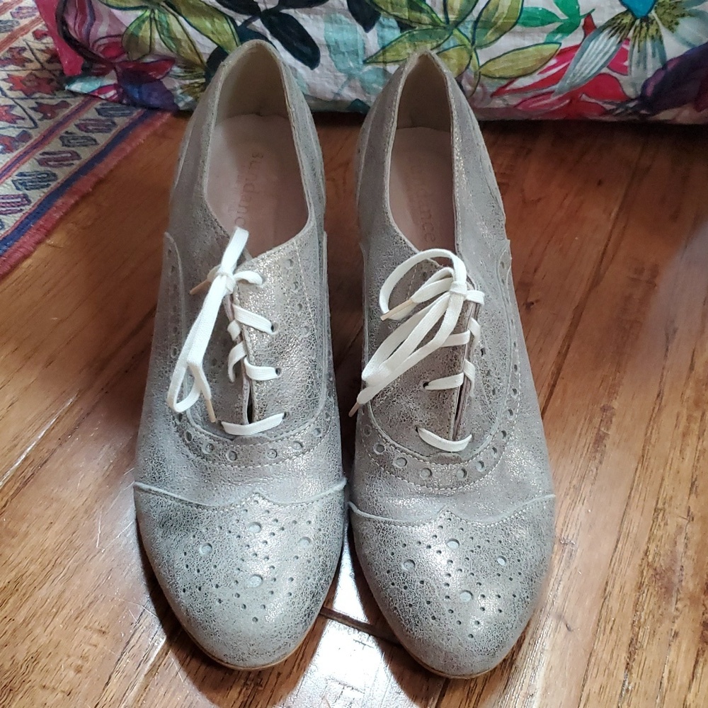Sundance Lucette Shimmer Silver Women's Heeled Oxfords - Picture 4 of 8